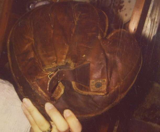 William Read & Sons Crescent Catchers Mitt Back